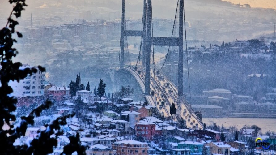 İstanbul'da önce lodos, sonra poyraz ve kar...