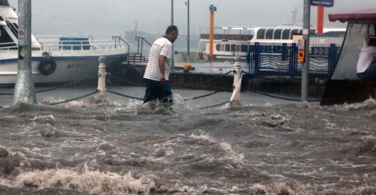 Üsküdar'da yine su baskını !