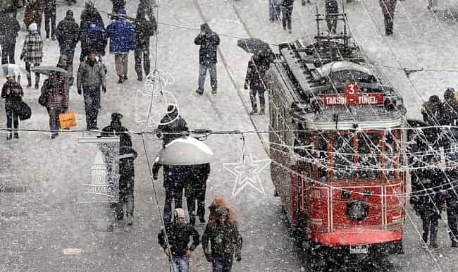 İstanbul'da Kar Başladı!