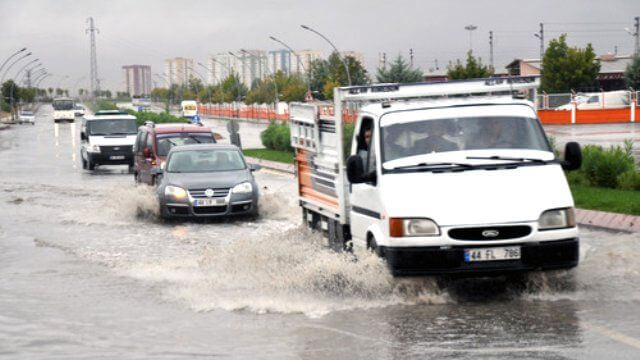 Malatya'da Sağanak Yağış Gün Boyu Etkili Oldu